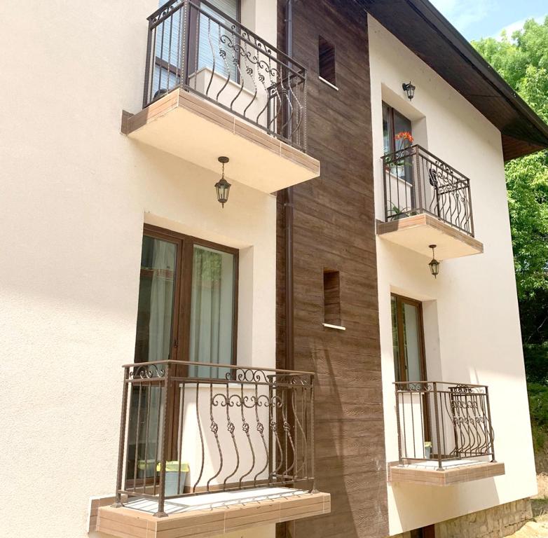 Apart Hotel Raynovi 1 Апартаментен хотел Райнови – Уютни апартаменти за почивка и дълги престои